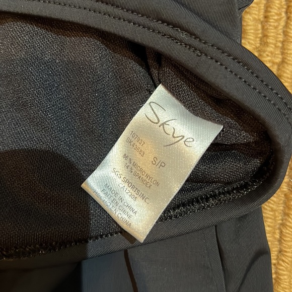 NWNT SGS Off the Shoulder Athletic Top - Picture 3 of 4